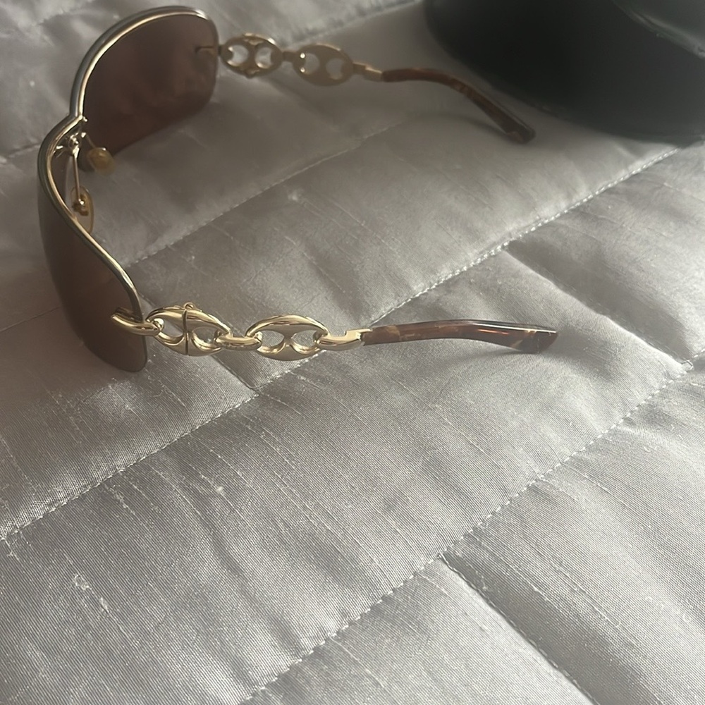 Authentic GUCCI  sunglasses with case - Picture 4 of 6